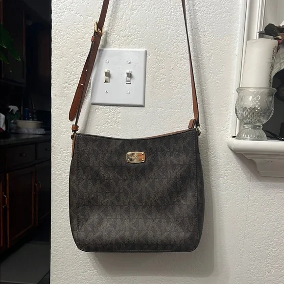 Michael Kors | Bags | Michael Kors Dark Brown Monogram  display picture 3